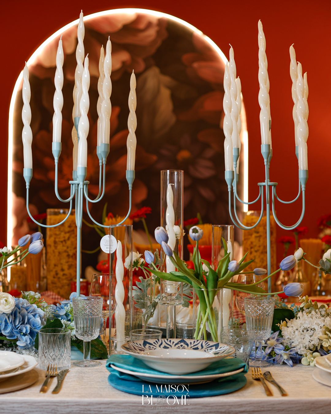 Allestimento candelabri e tulipani