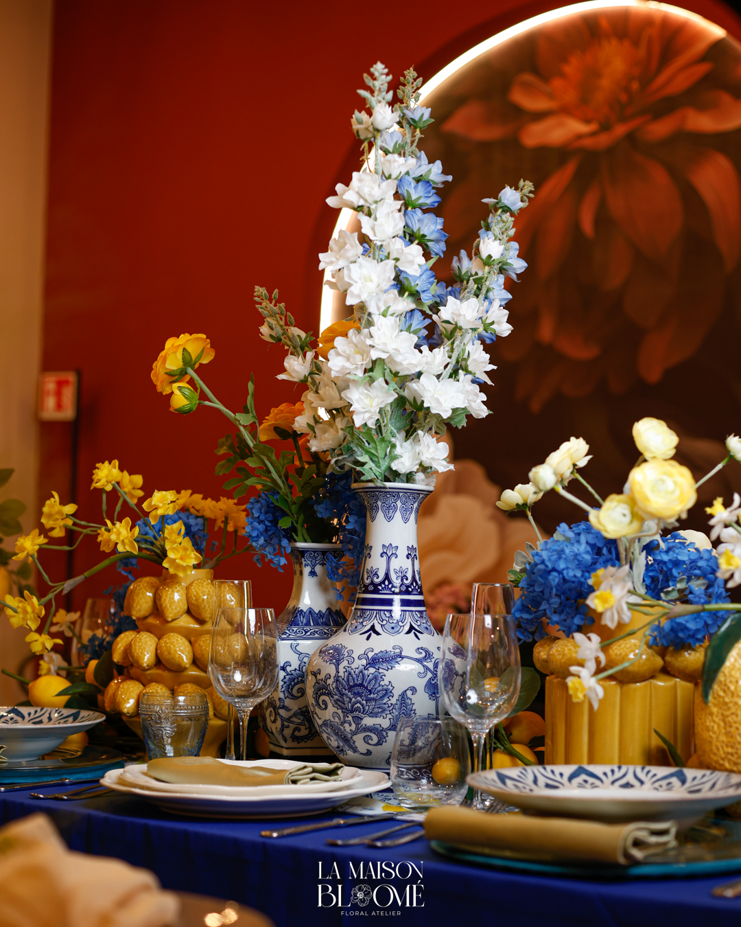 Composizione blu e gialla in ceramica